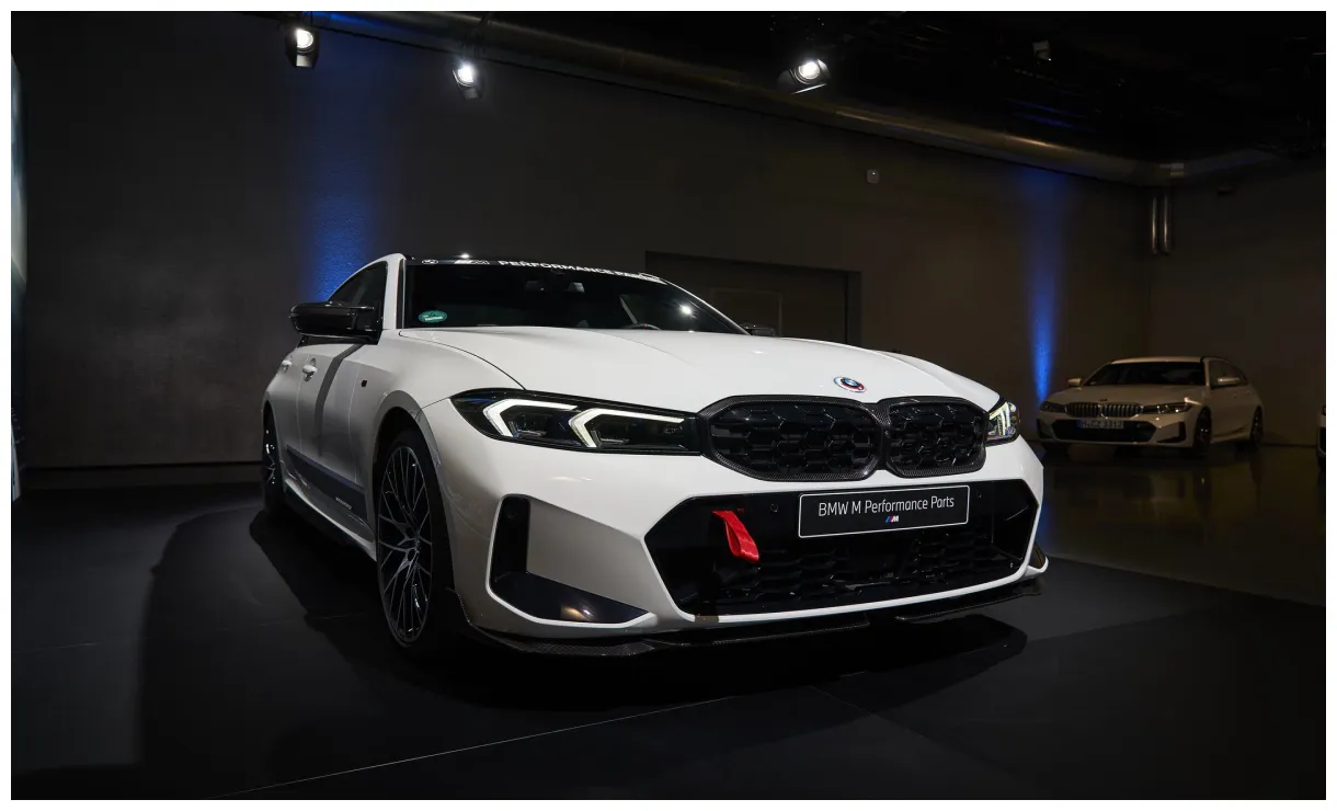 Explore the 2023 BMW M340i with M Performance Parts - BMW.SG