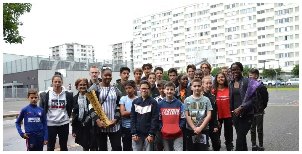 Les filles du mhb au collège de capeyron