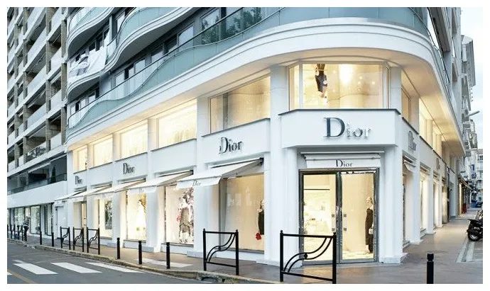 ディオール カンヌ映画祭の地で新しいブティックをオープン｜DIOR | House styles, Architecture classic