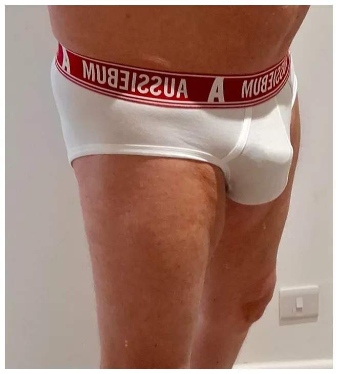 White tighty whities today. So comfy : r/aussieBums
