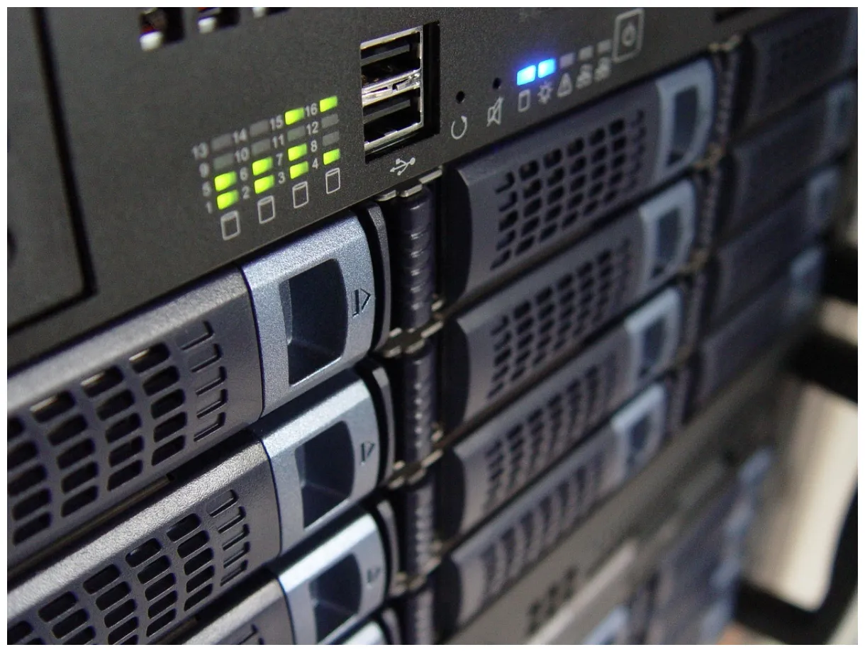 9,000+ free server room & room s pixabay